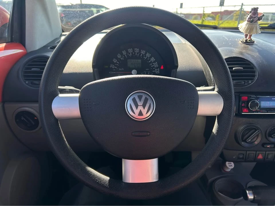 2004 Volkswagen New Beetle - Image 6 of 8