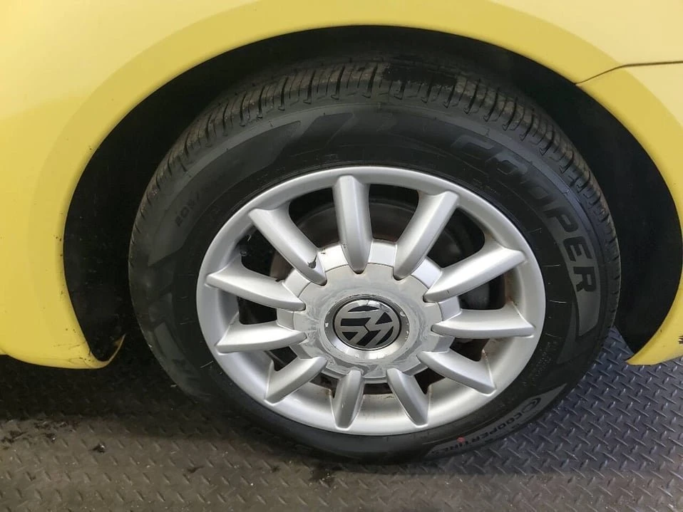 2004 Volkswagen New Beetle - Image 17 of 19