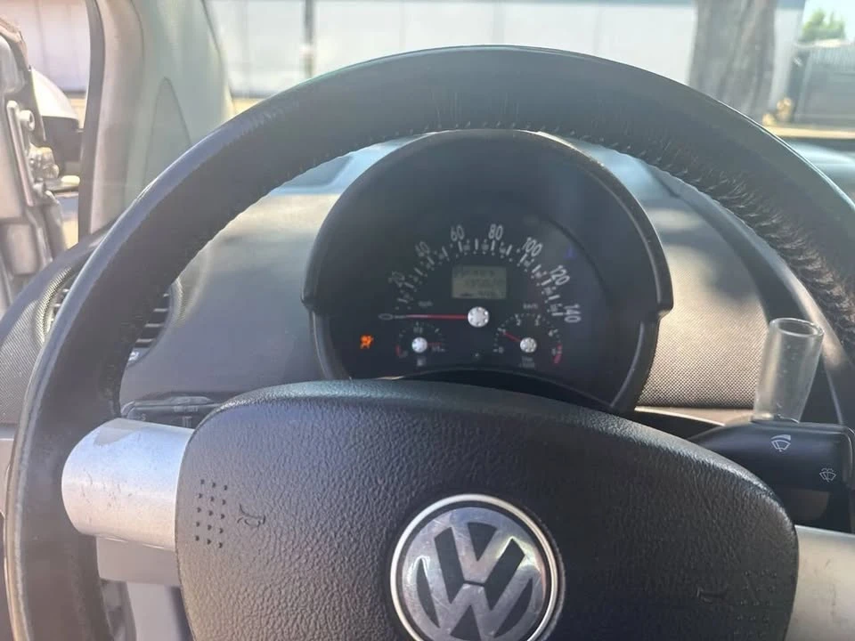 2004 Volkswagen New Beetle - Image 7 of 10