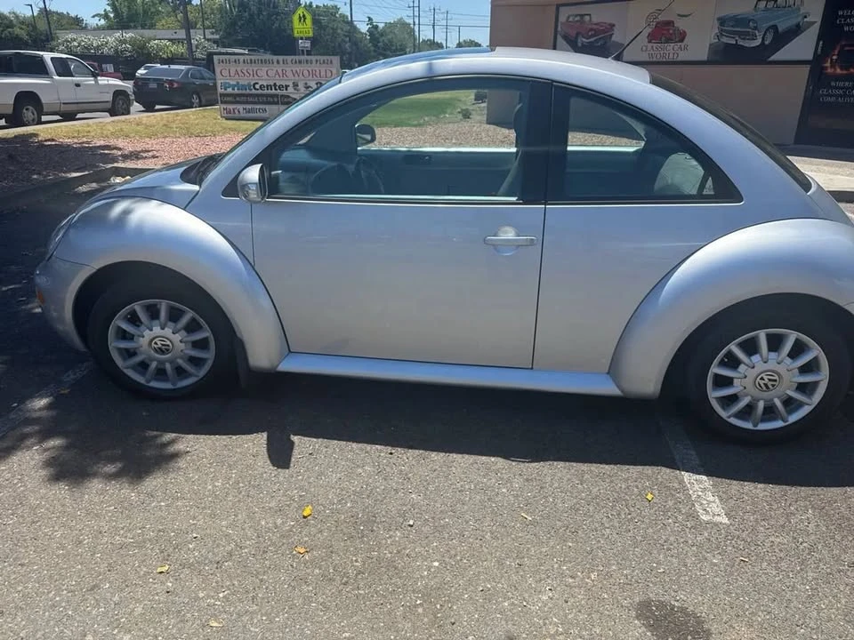 2004 Volkswagen New Beetle - Image 4 of 10