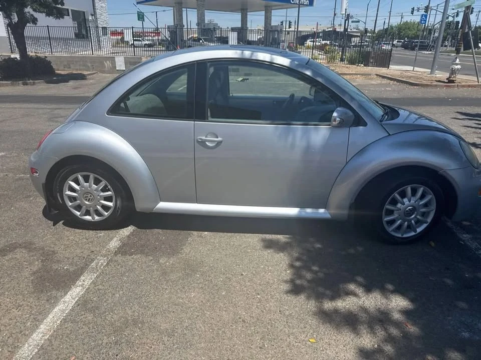2004 Volkswagen New Beetle - Image 2 of 10