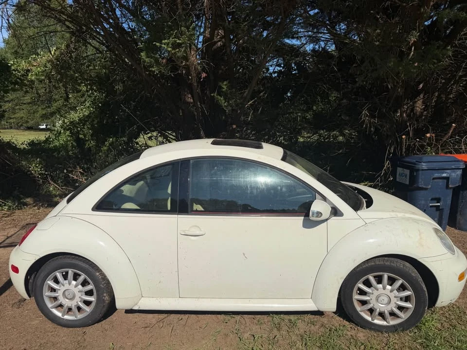 2004 Volkswagen New Beetle - Image 2 of 9