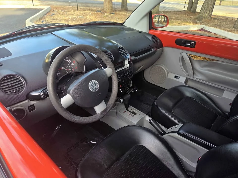 2004 Volkswagen New Beetle - Image 9 of 11