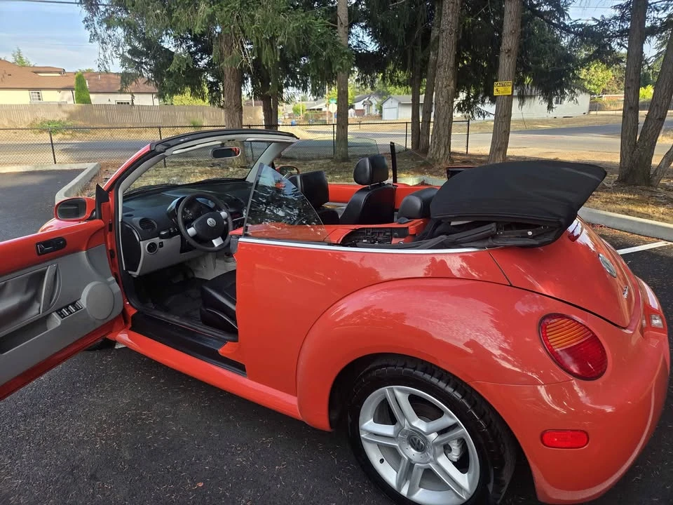 2004 Volkswagen New Beetle - Image 10 of 11