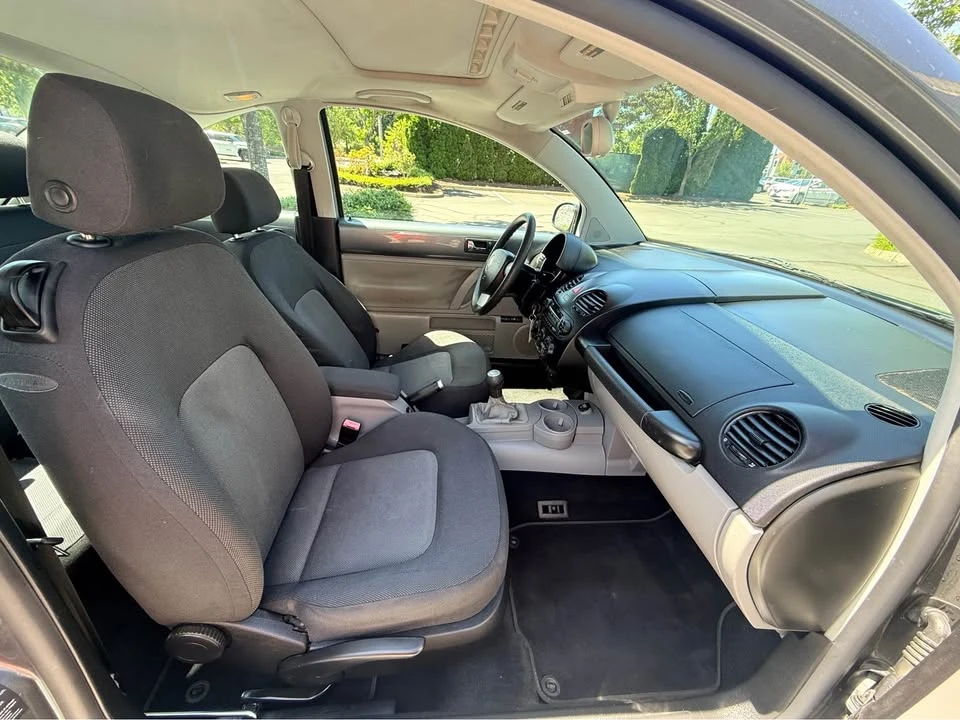 2004 Volkswagen New Beetle - Image 12 of 13