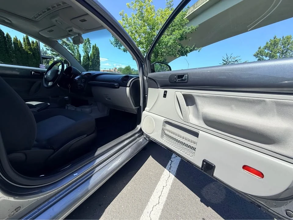 2004 Volkswagen New Beetle - Image 11 of 13