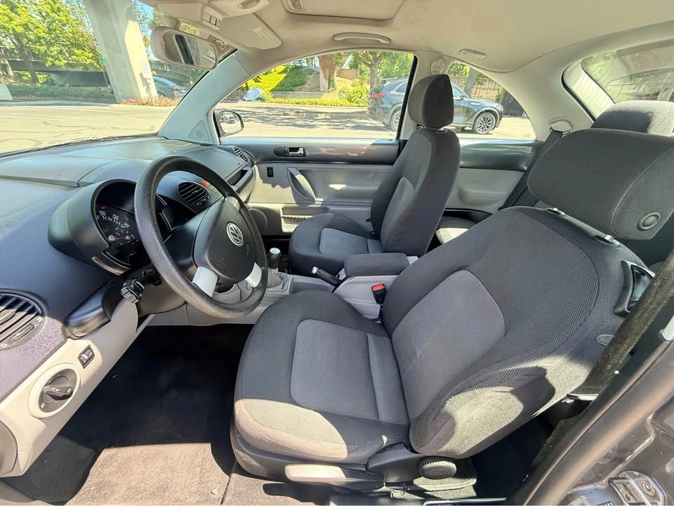 2004 Volkswagen New Beetle - Image 9 of 13