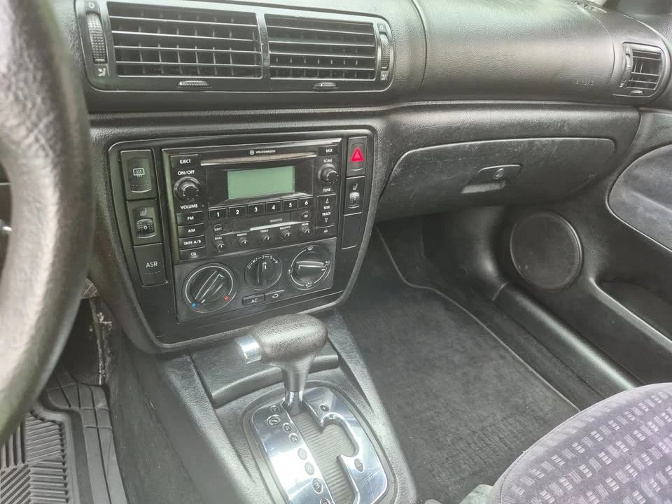 2004 Volkswagen Passat - Image 6 of 12