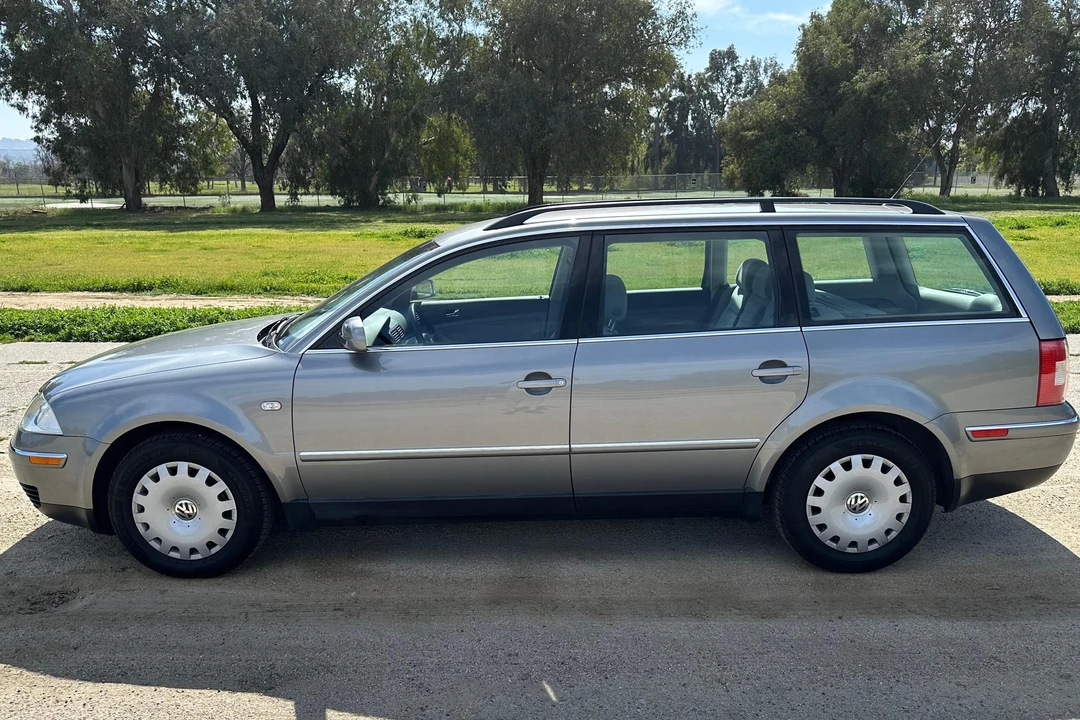 2004 Volkswagen Passat - Image 3 of 31