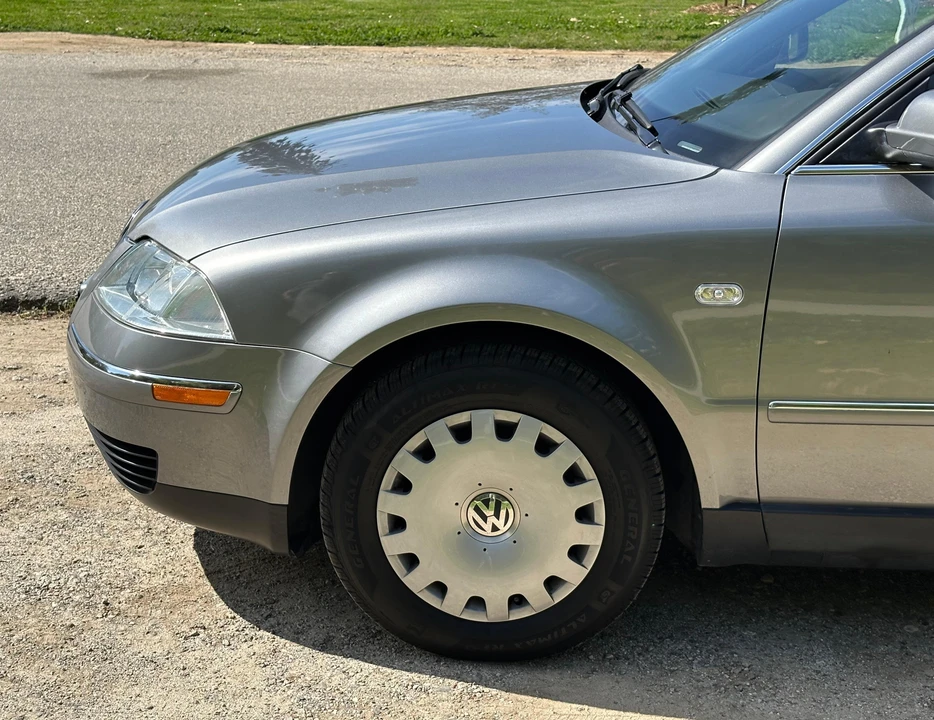 2004 Volkswagen Passat - Image 21 of 31
