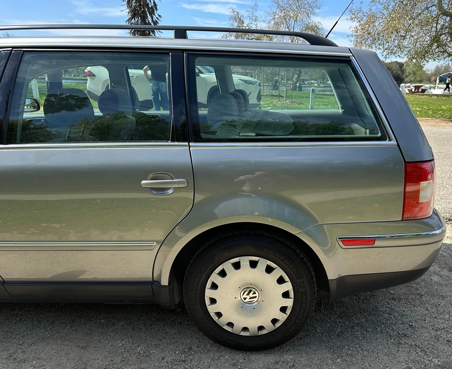 2004 Volkswagen Passat - Image 22 of 31