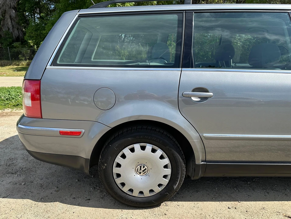 2004 Volkswagen Passat - Image 23 of 31