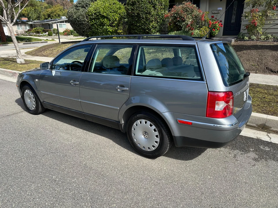 2004 Volkswagen Passat - Image 10 of 31