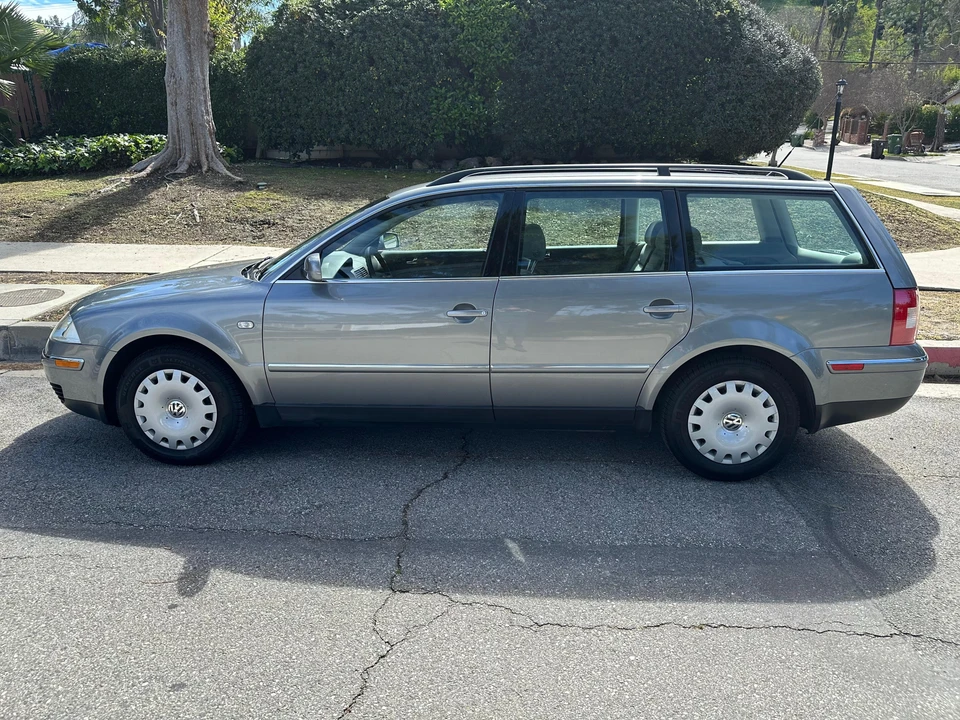 2004 Volkswagen Passat - Image 9 of 31