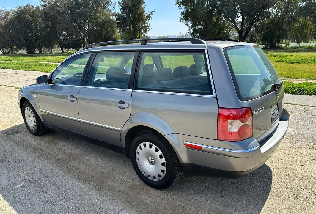 2004 Volkswagen Passat - Image 11 of 31