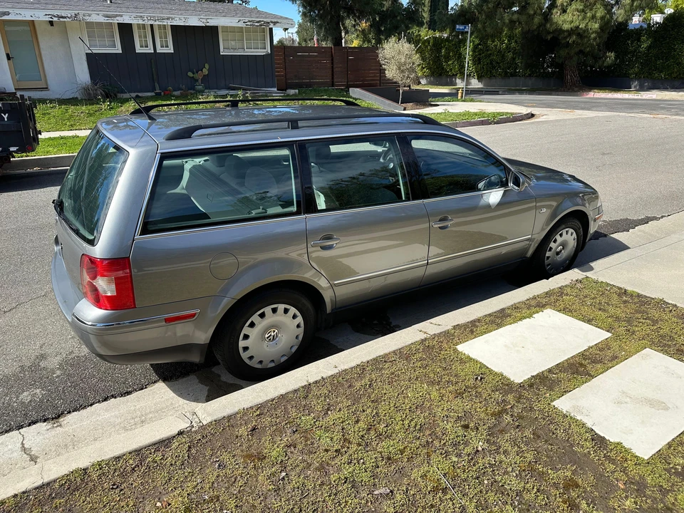 2004 Volkswagen Passat - Image 14 of 31