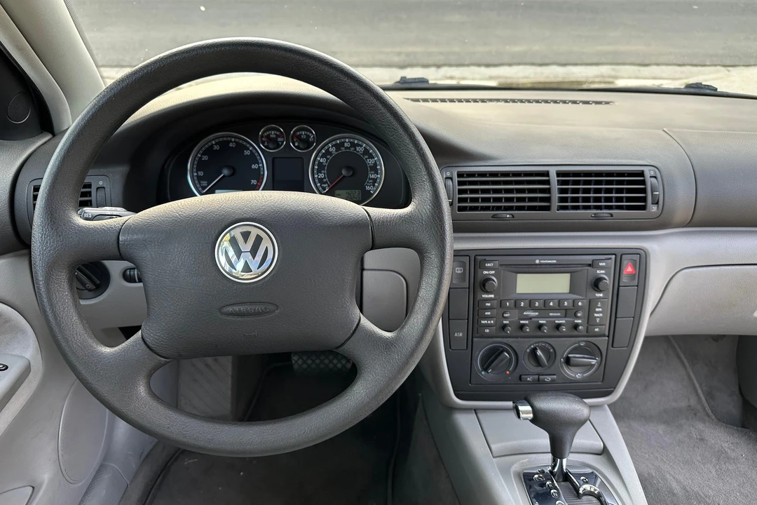 2004 Volkswagen Passat - Image 26 of 31