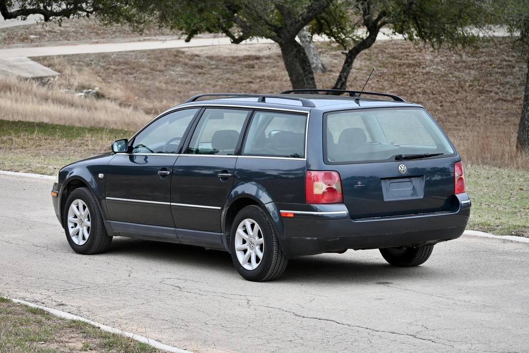 2004 Volkswagen Passat - Image 10 of 21