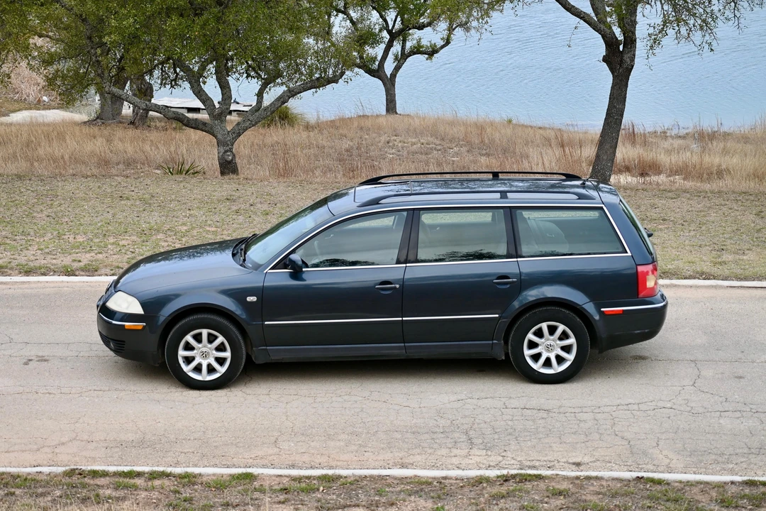2004 Volkswagen Passat - Image 9 of 21
