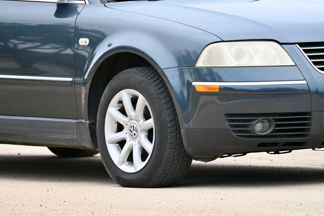 2004 Volkswagen Passat - Image 16 of 21