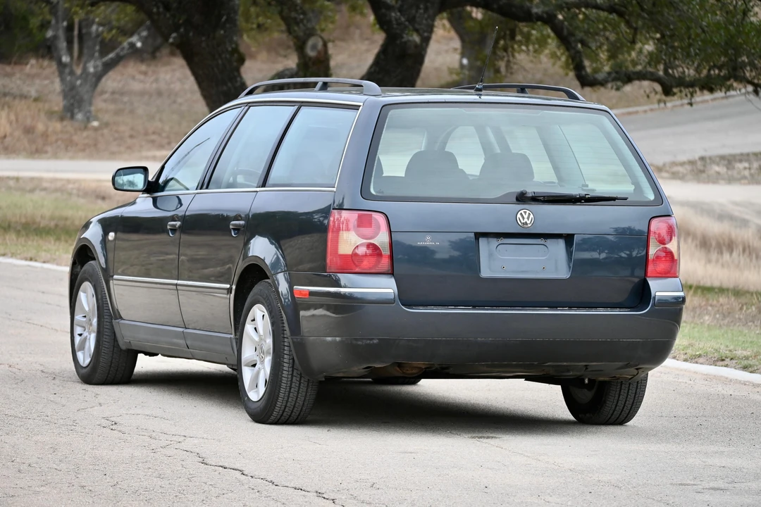 2004 Volkswagen Passat - Image 11 of 21