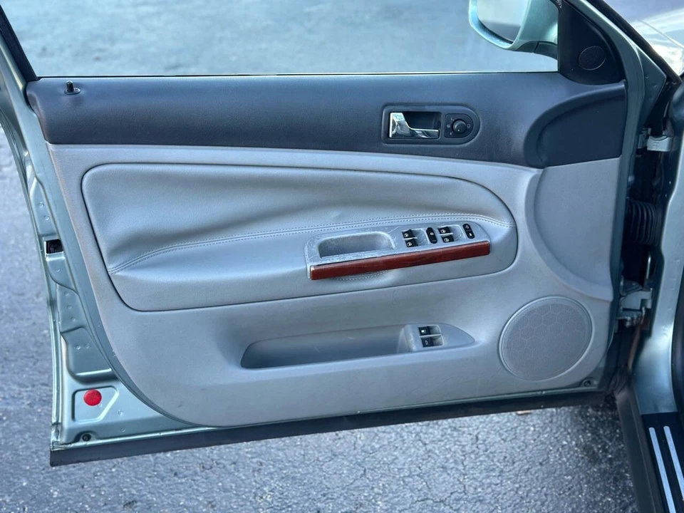 2004 Volkswagen Passat - Image 11 of 21