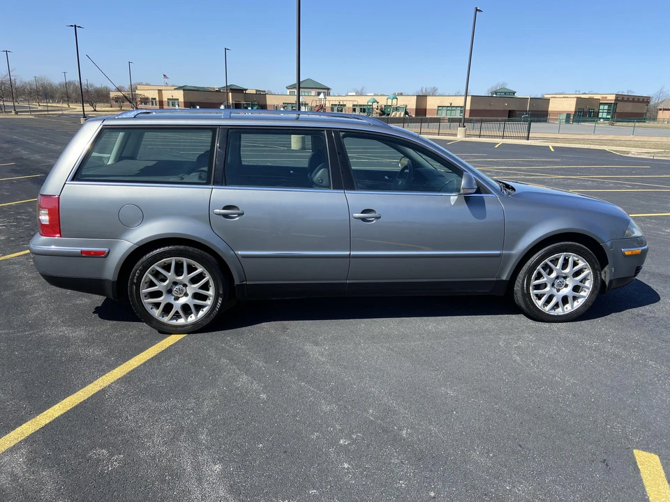2004 Volkswagen Passat - Image 13 of 31