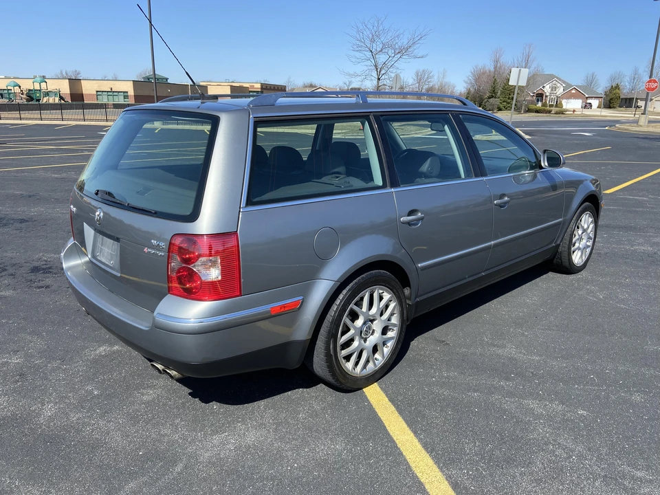 2004 Volkswagen Passat - Image 12 of 31