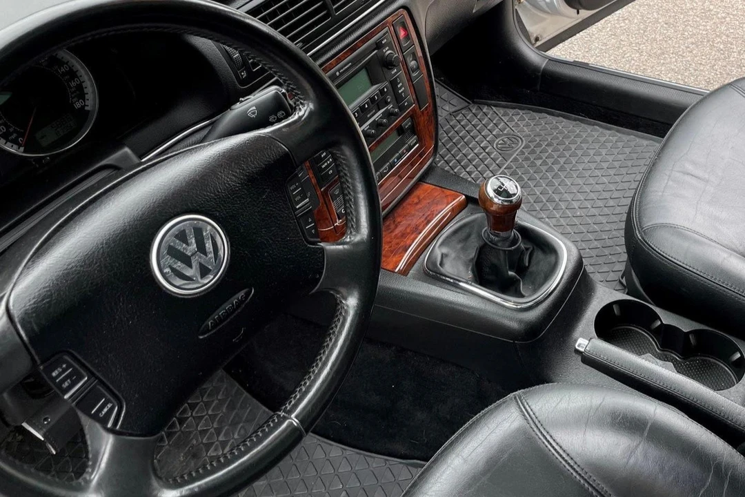 2004 Volkswagen Passat - Image 28 of 31