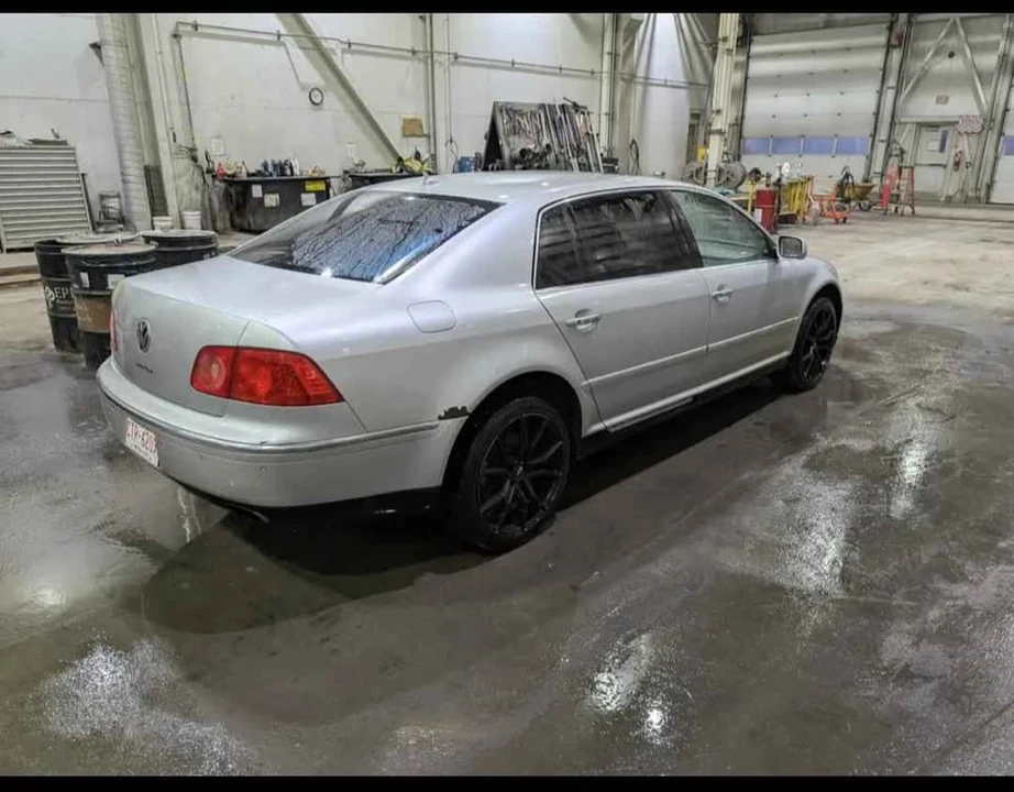 2004 Volkswagen Phaeton - Image 9 of 10