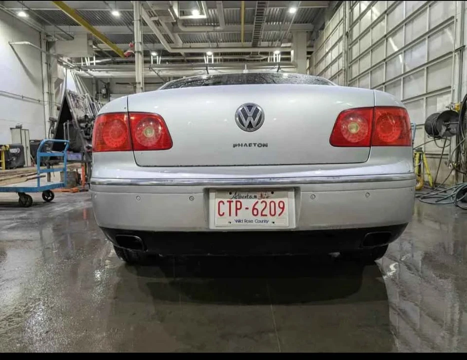 2004 Volkswagen Phaeton - Image 8 of 10