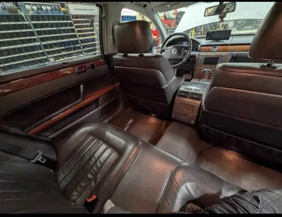 2004 Volkswagen Phaeton - Image 6 of 10