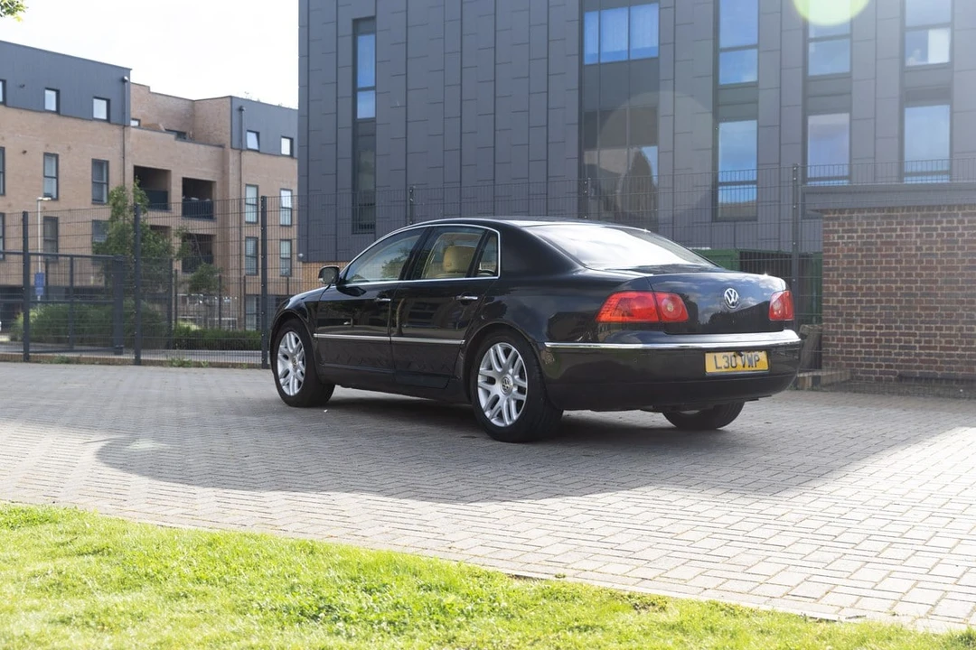 2004 Volkswagen Phaeton - Image 28 of 30