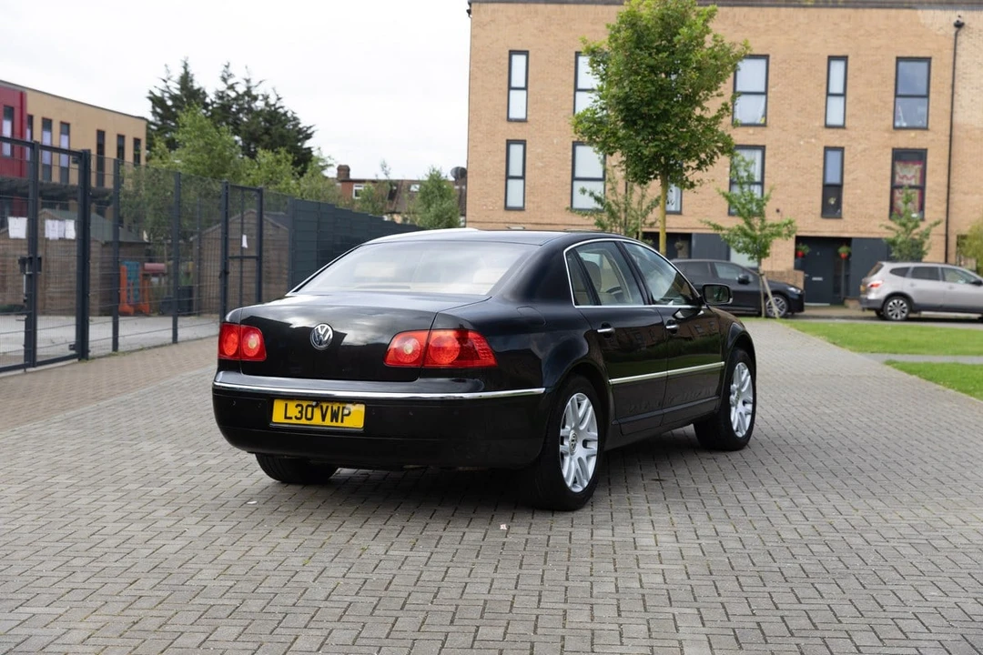 2004 Volkswagen Phaeton - Image 8 of 30