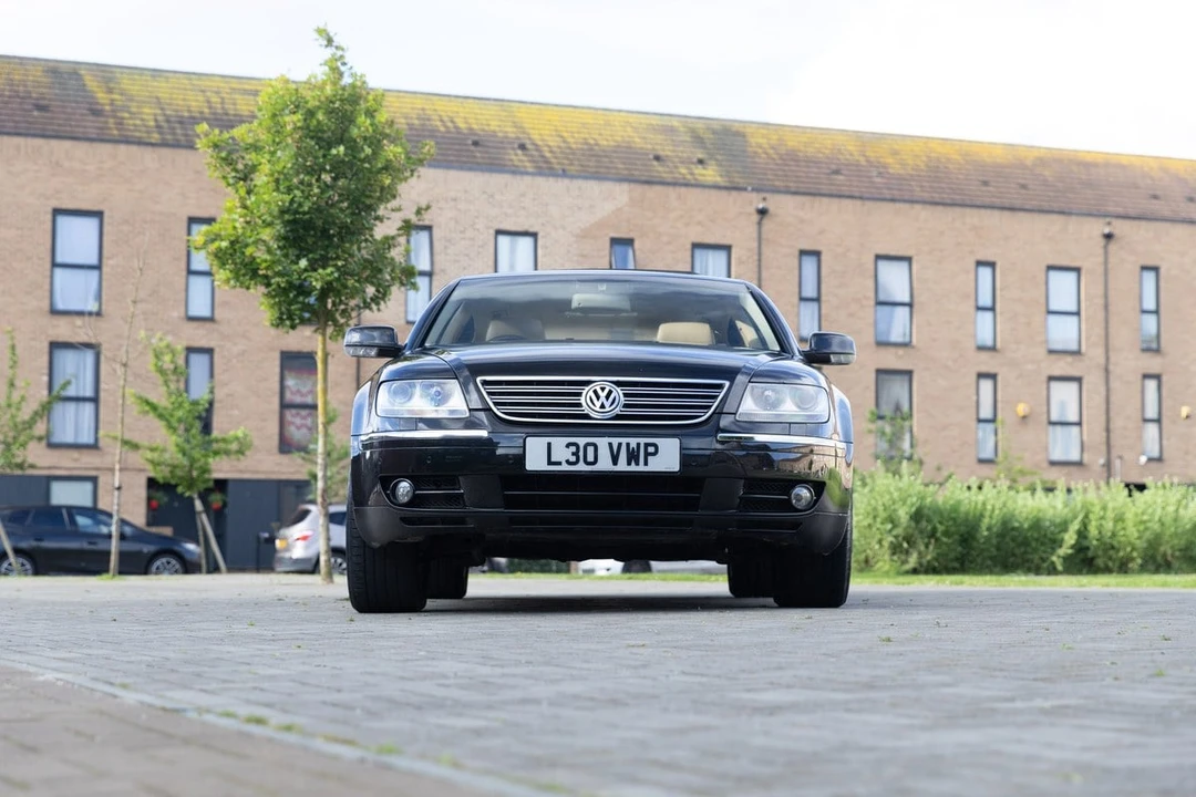 2004 Volkswagen Phaeton - Image 9 of 30