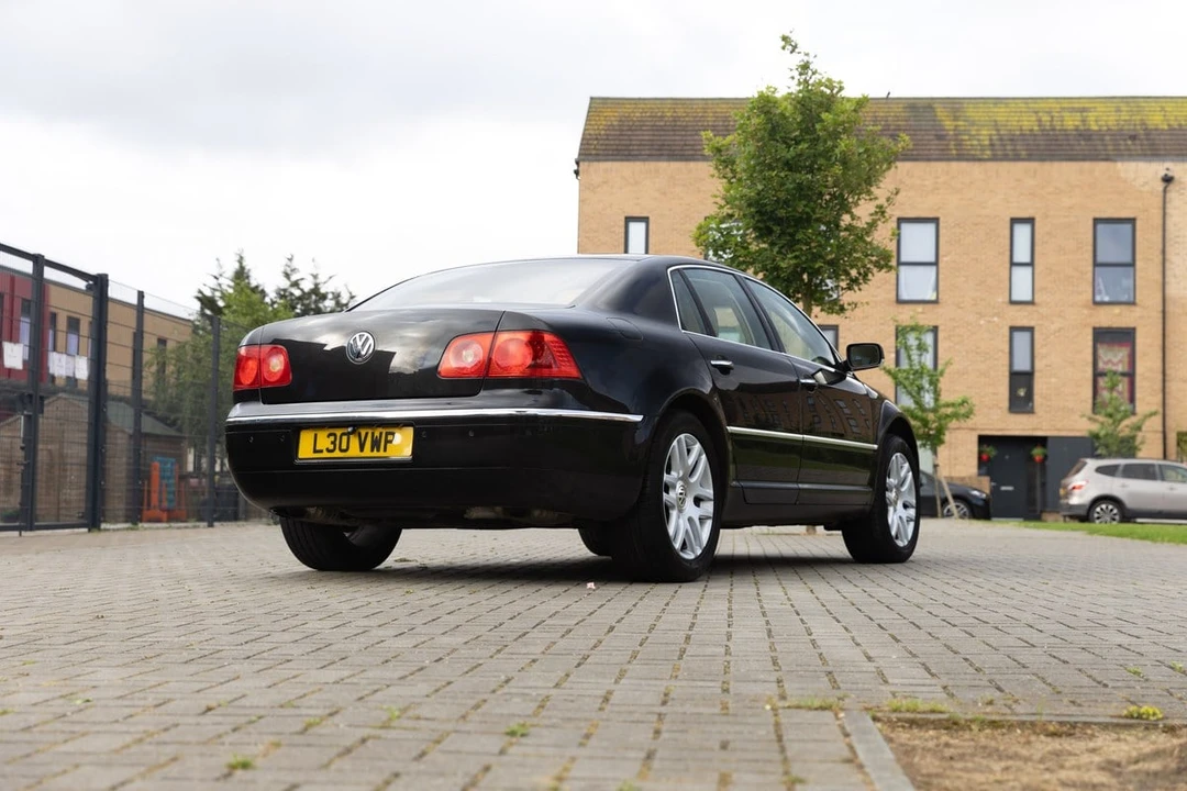2004 Volkswagen Phaeton - Image 12 of 30