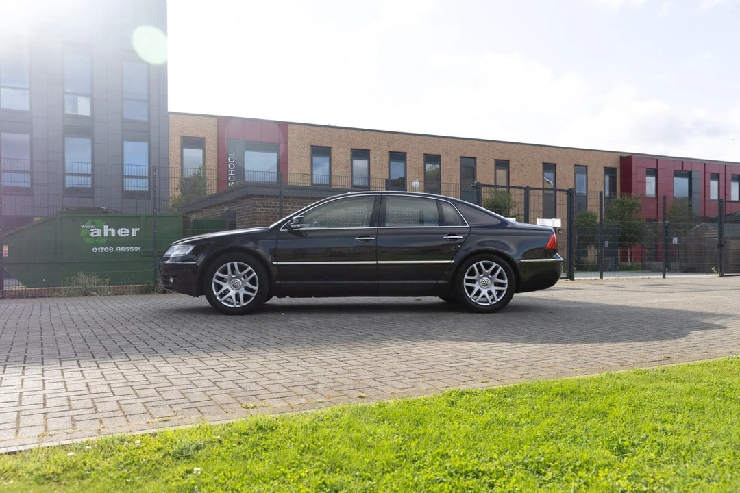 2004 Volkswagen Phaeton - Image 6 of 30
