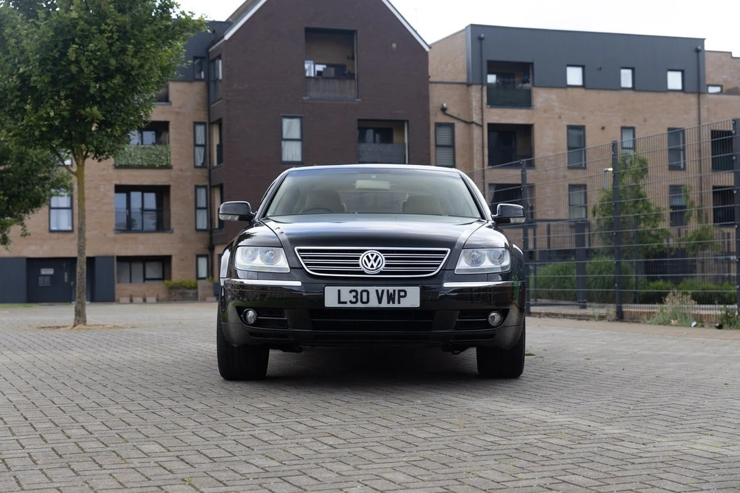 2004 Volkswagen Phaeton - Image 2 of 30