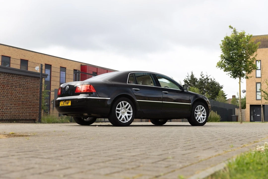 2004 Volkswagen Phaeton - Image 16 of 30