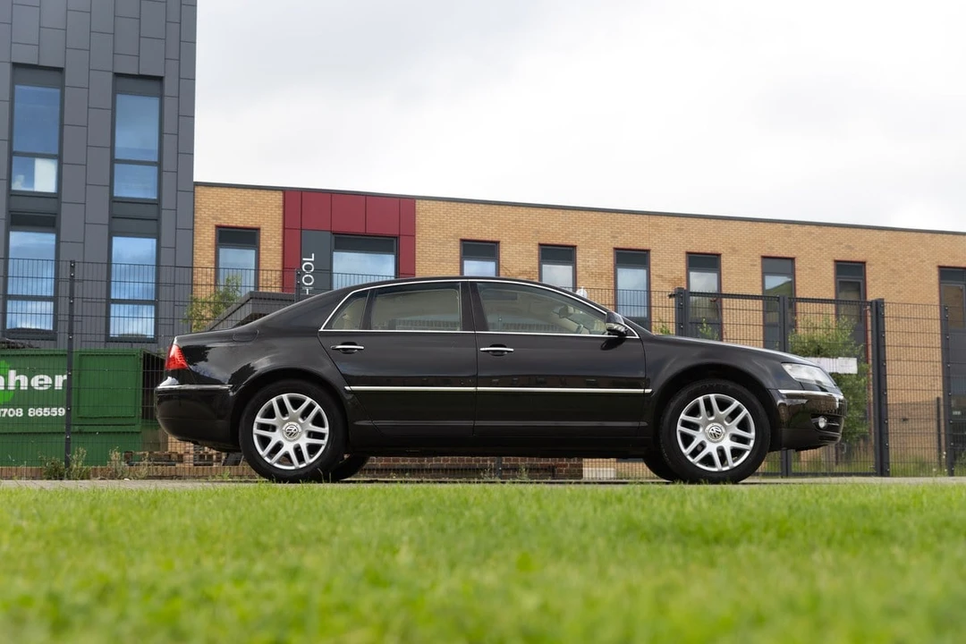 2004 Volkswagen Phaeton - Image 17 of 30