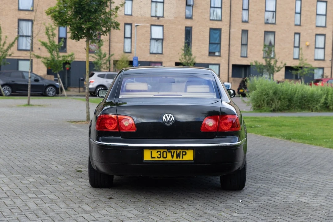 2004 Volkswagen Phaeton - Image 19 of 30