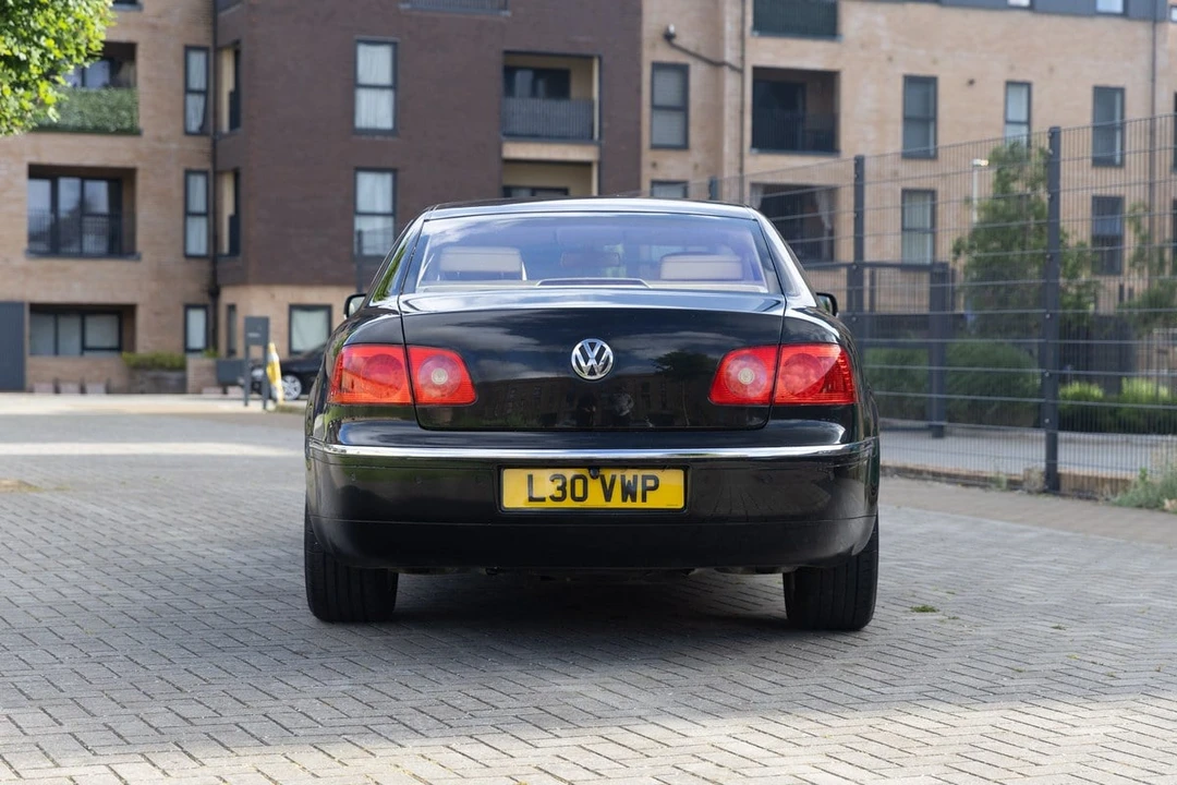 2004 Volkswagen Phaeton - Image 13 of 30
