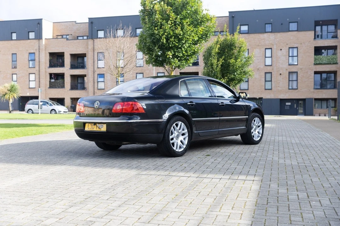 2004 Volkswagen Phaeton - Image 10 of 30
