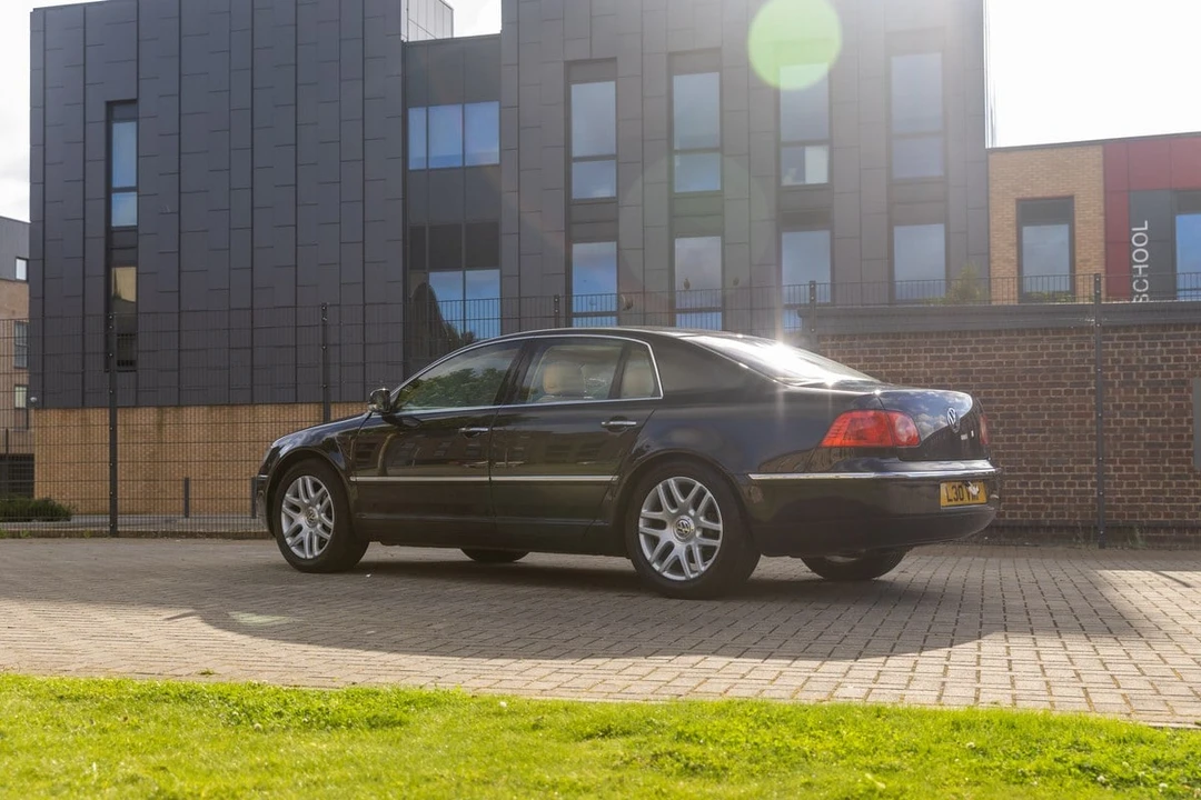 2004 Volkswagen Phaeton - Image 14 of 30