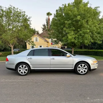 2004 Volkswagen Phaeton 4MOTION Sedan 4D