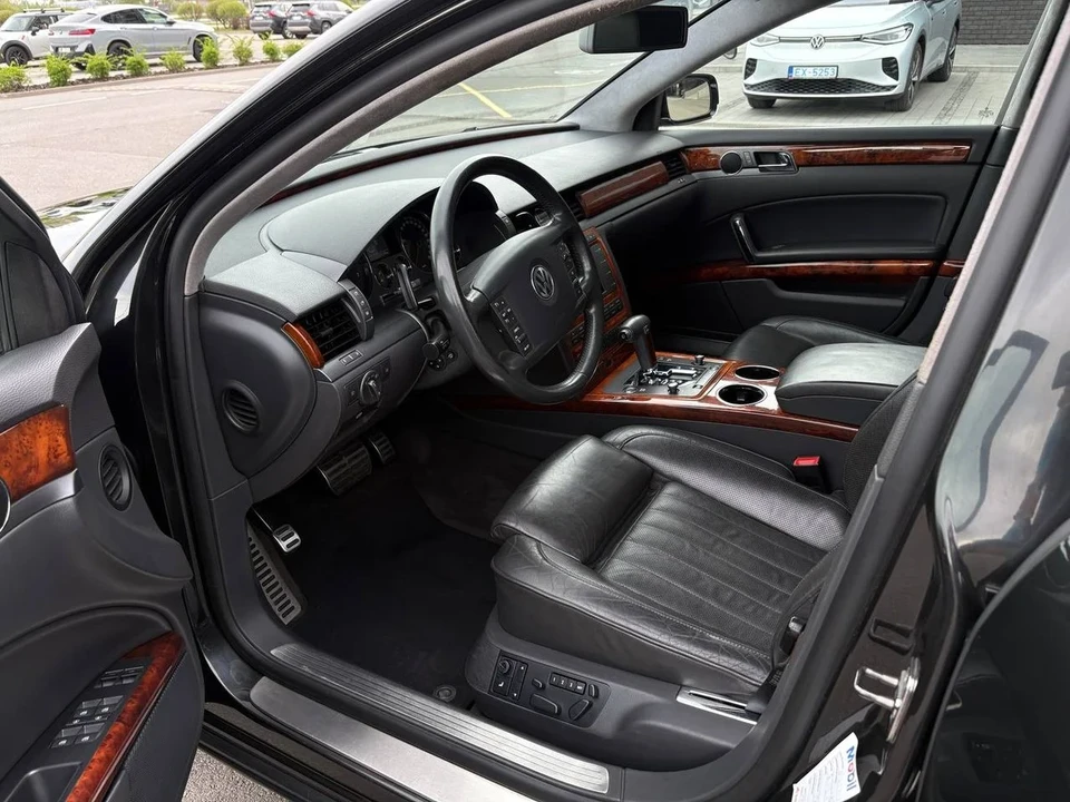 2004 Volkswagen Phaeton - Image 23 of 31