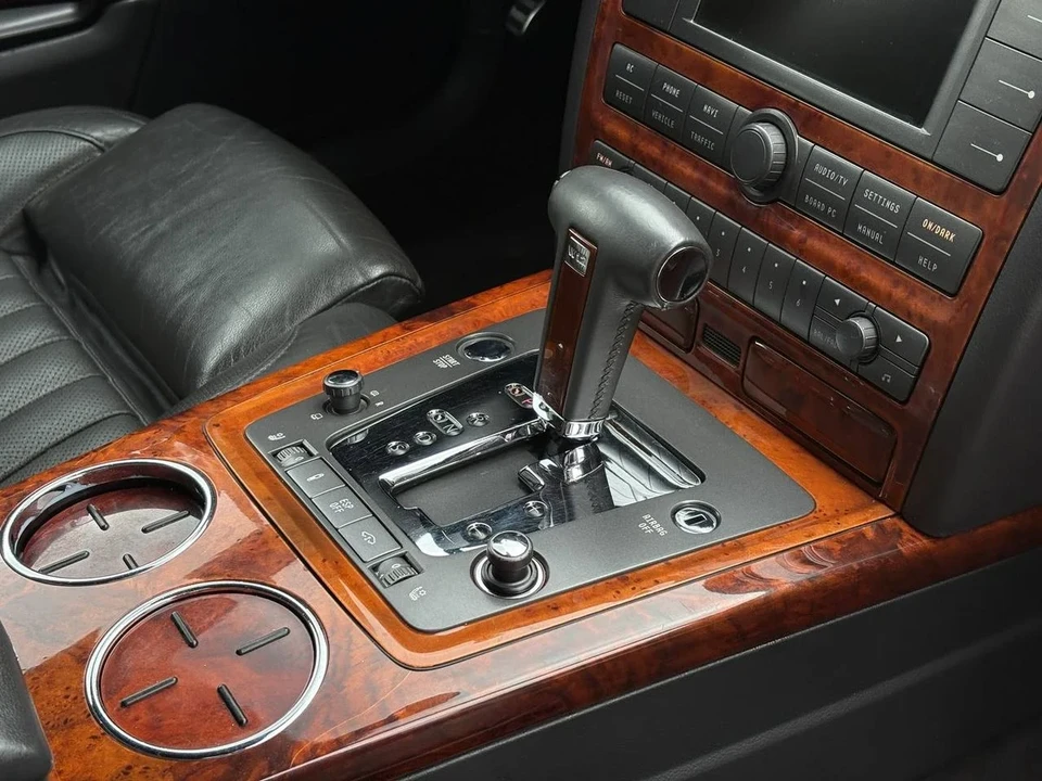 2004 Volkswagen Phaeton - Image 28 of 31