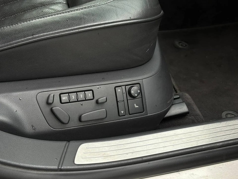 2004 Volkswagen Phaeton - Image 29 of 31