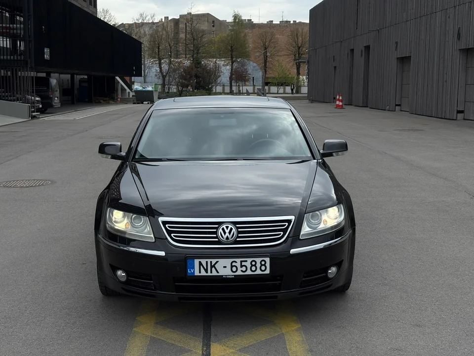 2004 Volkswagen Phaeton - Image 10 of 31