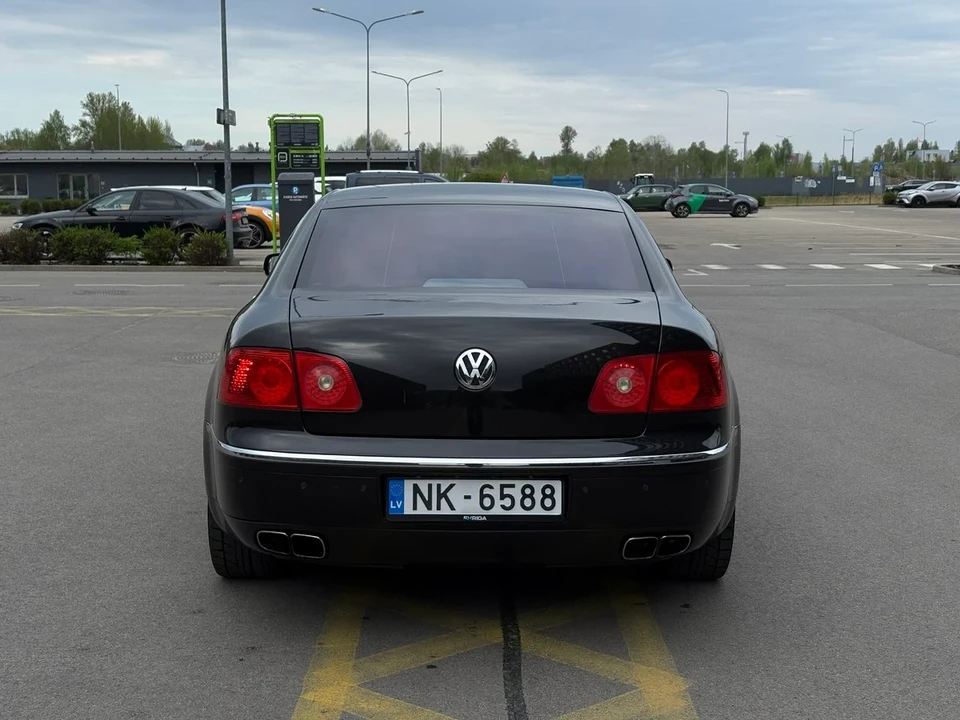 2004 Volkswagen Phaeton - Image 14 of 31